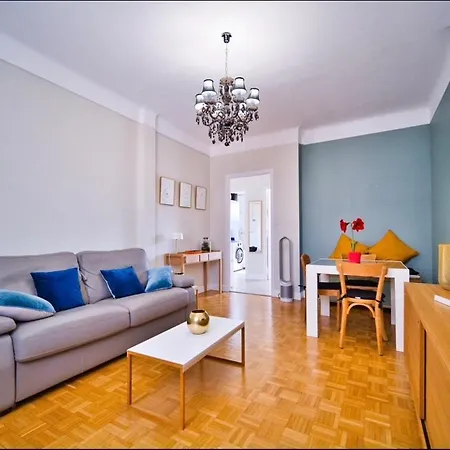 Appartement Terrasse A Ciel Ouvert, 200m De La Place Du Pin Et 700 Metres Du Port