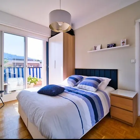 Appartement Terrasse A Ciel Ouvert, 200m De La Place Du Pin Et 700 Metres Du Port