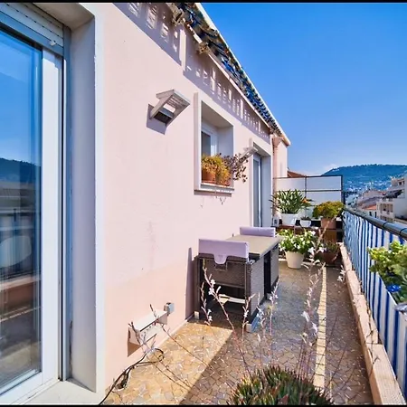Terrasse A Ciel Ouvert, 200m De La Place Du Pin Et 700 Metres Du Port